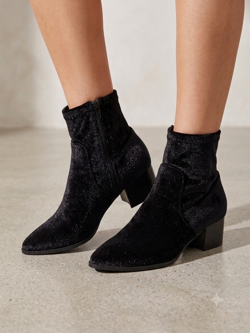 NWOB Matisse Black Velvet gold sparkle Ankle Booties with Block Heel size 9